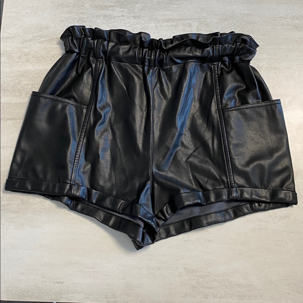 Aritzia wilfred black cannes paper bag waist shorts small preloved